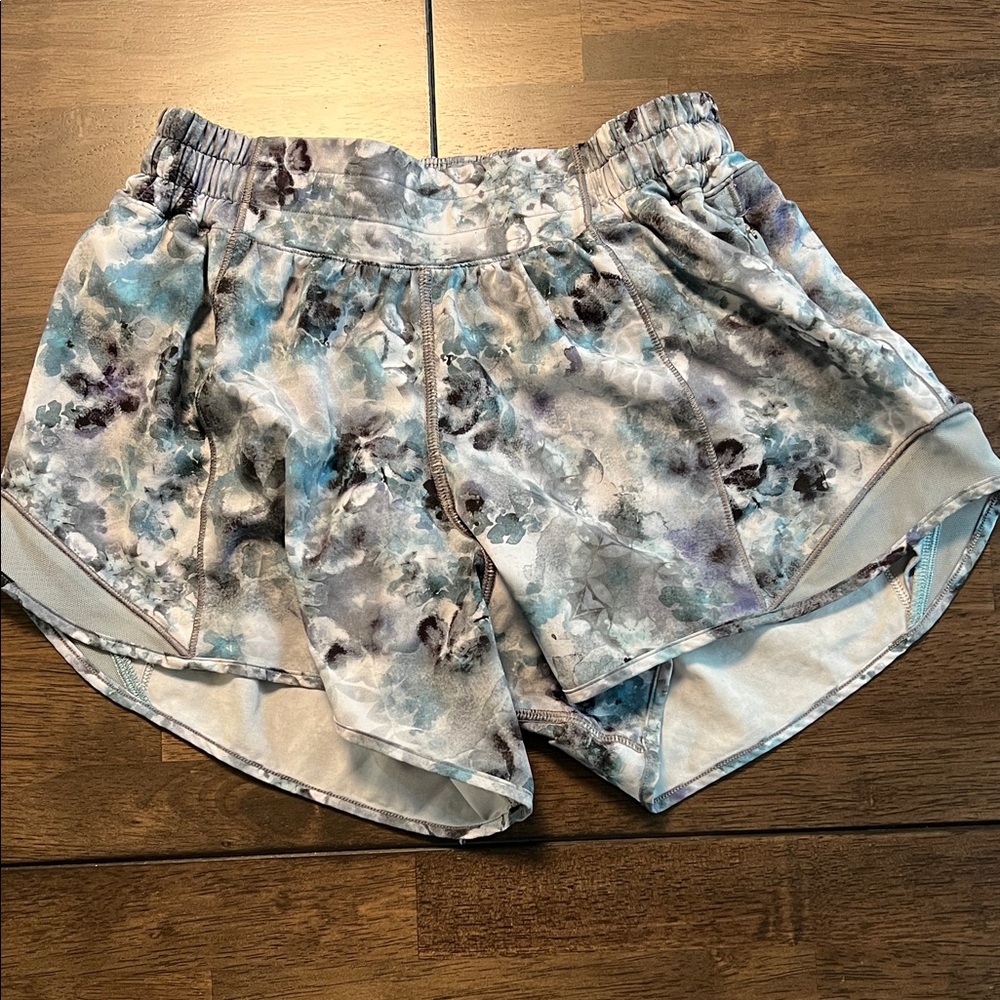 Lululemon Hotty Hot High-Rise 4”